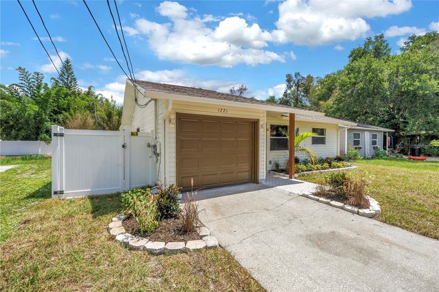 1221 36TH TERRACE N, St Petersburg, FL 33704