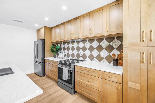 1221 36TH TERRACE N, St Petersburg, FL 33704