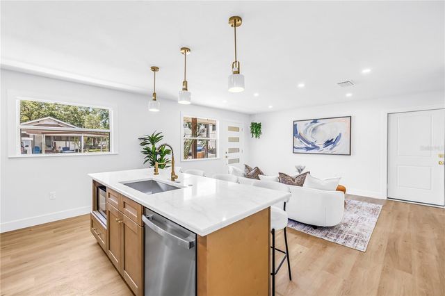 1221 36TH TERRACE N, St Petersburg, FL 33704