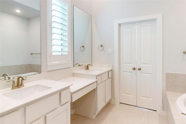 12114 Mckavett Fort Drive, Humble, TX 77346