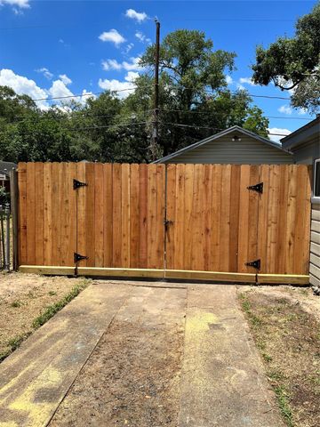 1006 W 43rd Street, Houston, TX 77018