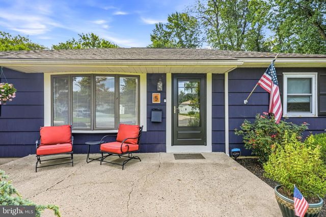 5 COLLEGE CIR, Stratford, NJ 08084