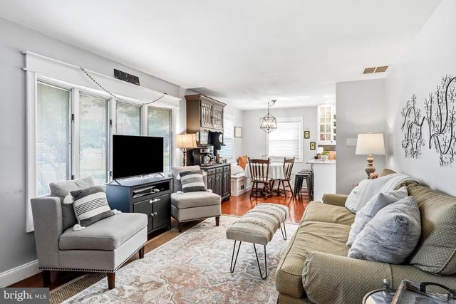 5 COLLEGE CIR, Stratford, NJ 08084