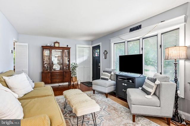 5 COLLEGE CIR, Stratford, NJ 08084
