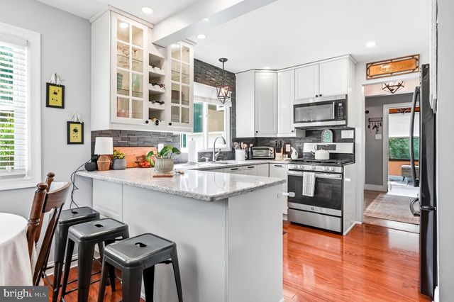 5 COLLEGE CIR, Stratford, NJ 08084