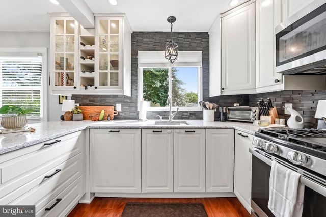 5 COLLEGE CIR, Stratford, NJ 08084