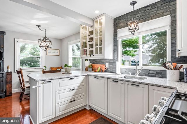 5 COLLEGE CIR, Stratford, NJ 08084