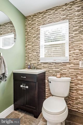 5 COLLEGE CIR, Stratford, NJ 08084