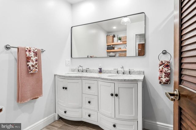 5 COLLEGE CIR, Stratford, NJ 08084