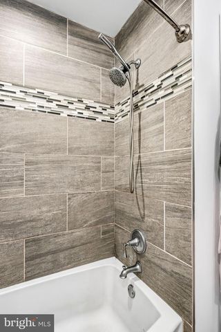 5 COLLEGE CIR, Stratford, NJ 08084