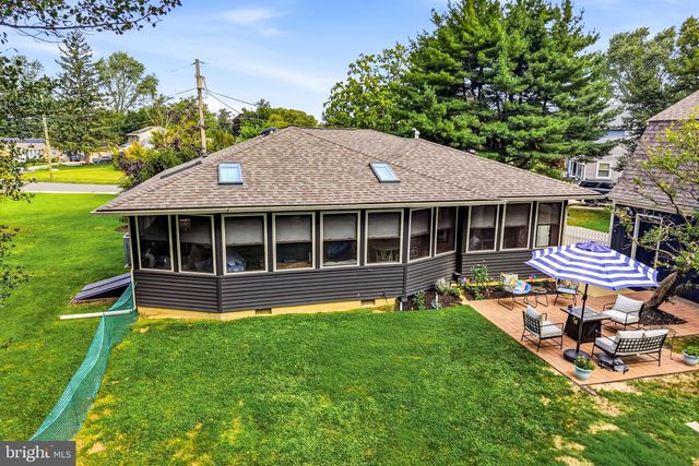 5 COLLEGE CIR, Stratford, NJ 08084