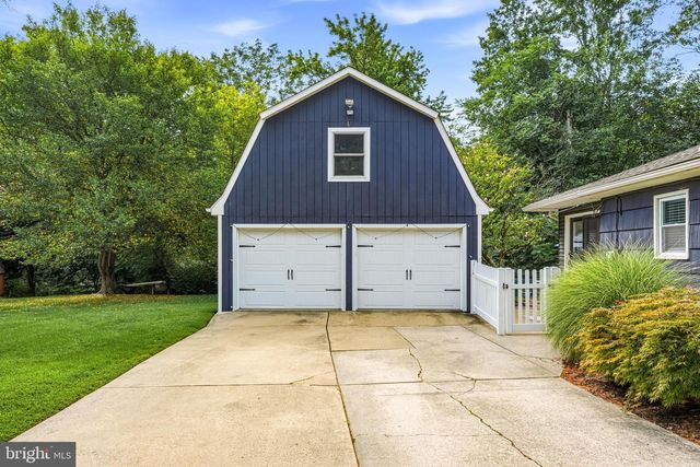 5 COLLEGE CIR, Stratford, NJ 08084