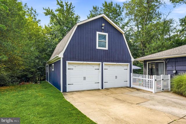 5 COLLEGE CIR, Stratford, NJ 08084