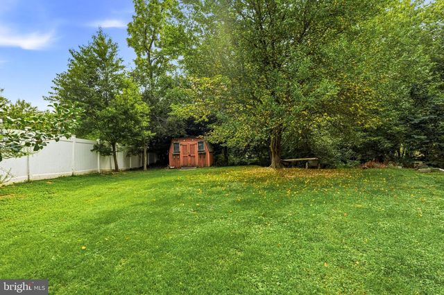 5 COLLEGE CIR, Stratford, NJ 08084