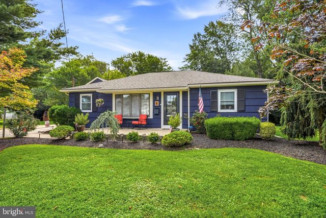 5 COLLEGE CIR, Stratford, NJ 08084