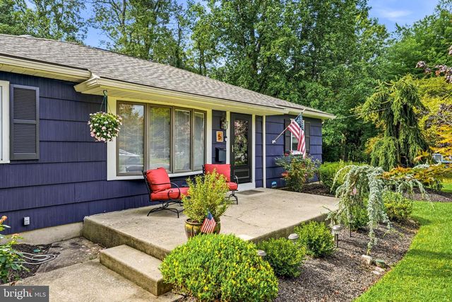 5 COLLEGE CIR, Stratford, NJ 08084