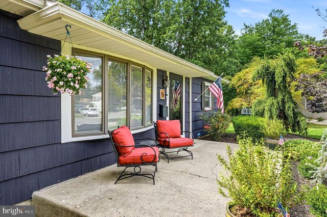 5 COLLEGE CIR, Stratford, NJ 08084