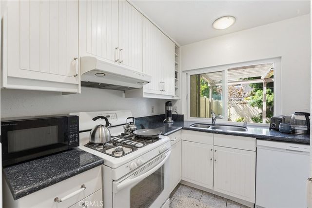 104 Oval, Irvine, CA 92604