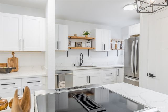 949 S Ridgewood Avenue, Tacoma, WA 98405