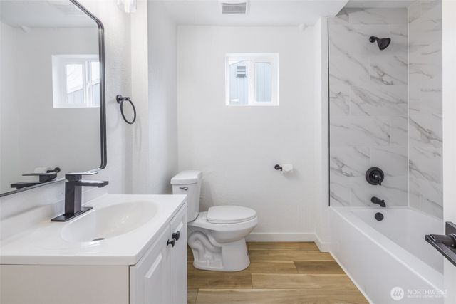 949 S Ridgewood Avenue, Tacoma, WA 98405