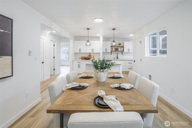 949 S Ridgewood Avenue, Tacoma, WA 98405