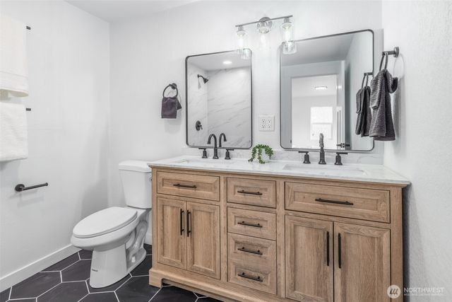 949 S Ridgewood Avenue, Tacoma, WA 98405