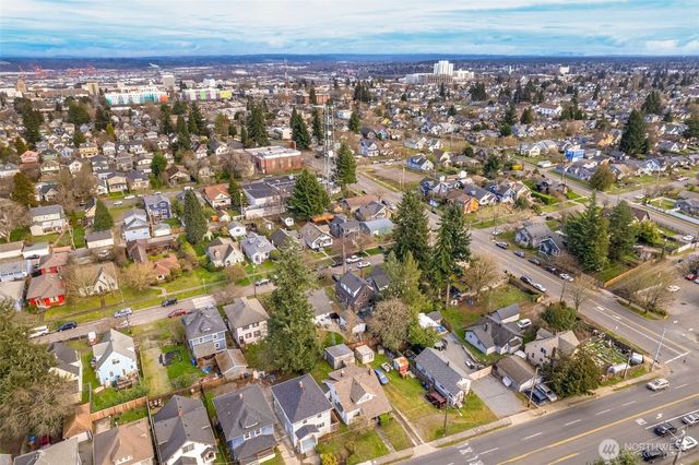 949 S Ridgewood Avenue, Tacoma, WA 98405