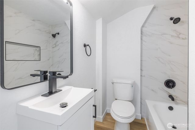 949 S Ridgewood Avenue, Tacoma, WA 98405