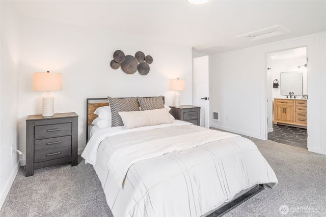 949 S Ridgewood Avenue, Tacoma, WA 98405