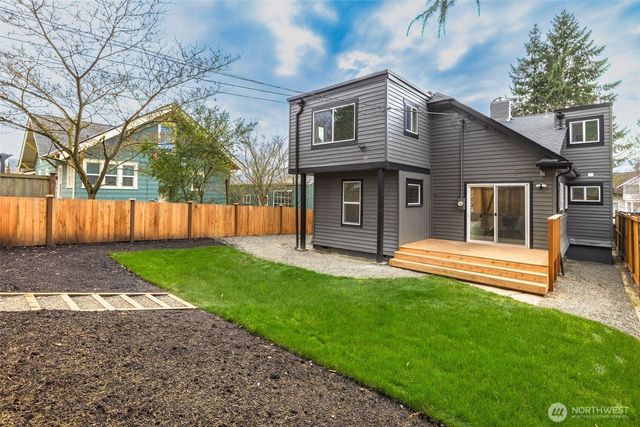 949 S Ridgewood Avenue, Tacoma, WA 98405