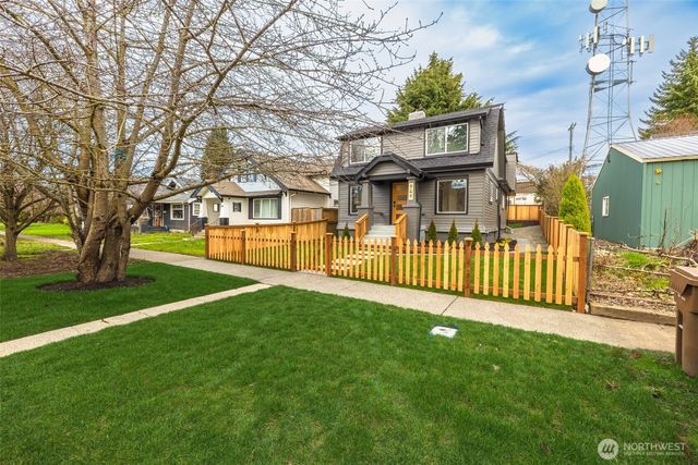 949 S Ridgewood Avenue, Tacoma, WA 98405