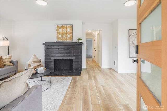 949 S Ridgewood Avenue, Tacoma, WA 98405