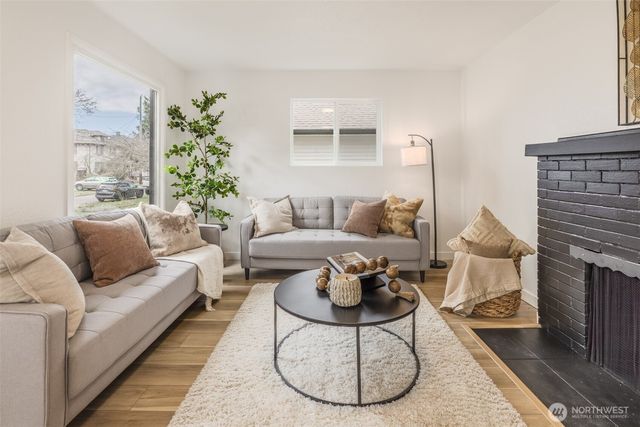 949 S Ridgewood Avenue, Tacoma, WA 98405