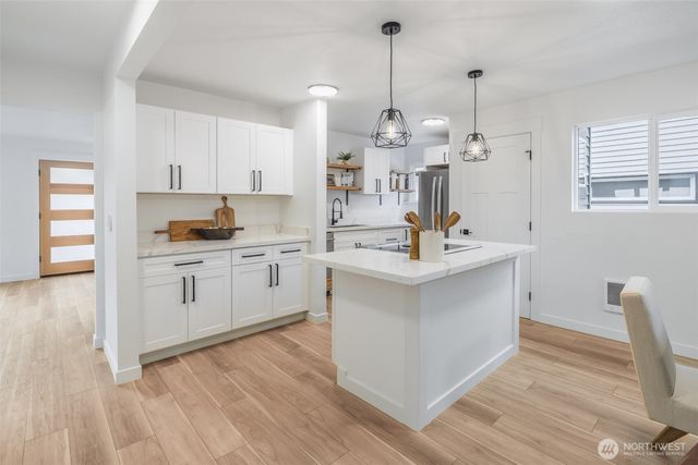 949 S Ridgewood Avenue, Tacoma, WA 98405