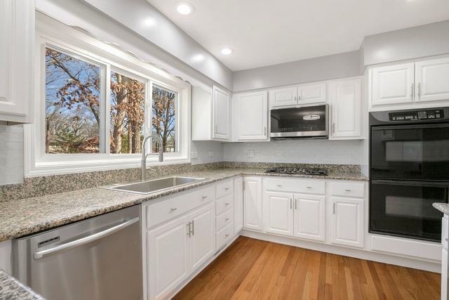 104 E Louis Avenue, Lake Forest, IL 60045