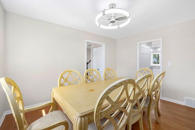 104 E Louis Avenue, Lake Forest, IL 60045