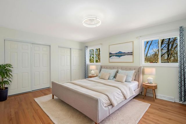 104 E Louis Avenue, Lake Forest, IL 60045