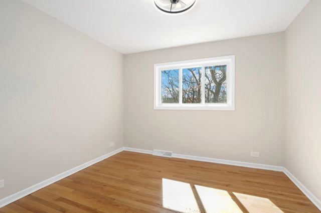 104 E Louis Avenue, Lake Forest, IL 60045