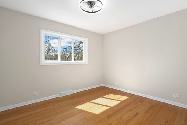 104 E Louis Avenue, Lake Forest, IL 60045