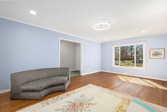 104 E Louis Avenue, Lake Forest, IL 60045