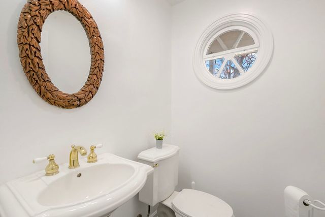 104 E Louis Avenue, Lake Forest, IL 60045