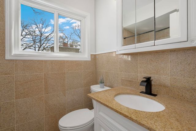 104 E Louis Avenue, Lake Forest, IL 60045