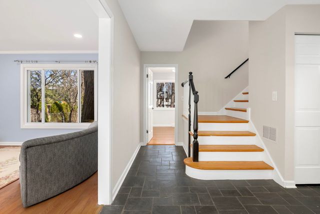 104 E Louis Avenue, Lake Forest, IL 60045