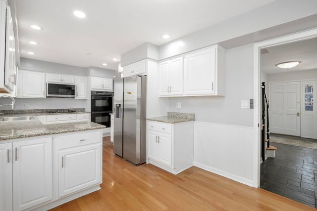 104 E Louis Avenue, Lake Forest, IL 60045