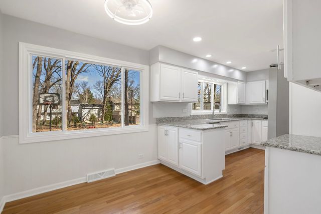 104 E Louis Avenue, Lake Forest, IL 60045