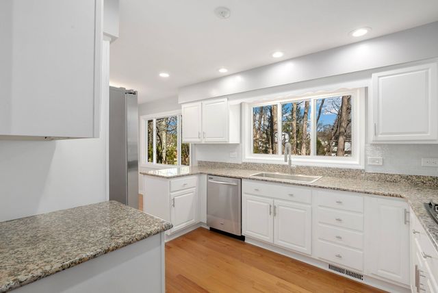 104 E Louis Avenue, Lake Forest, IL 60045