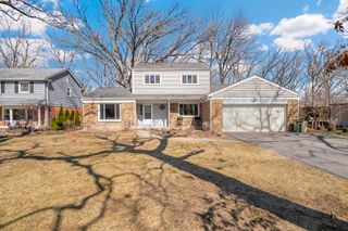 104 E Louis Avenue, Lake Forest, IL 60045