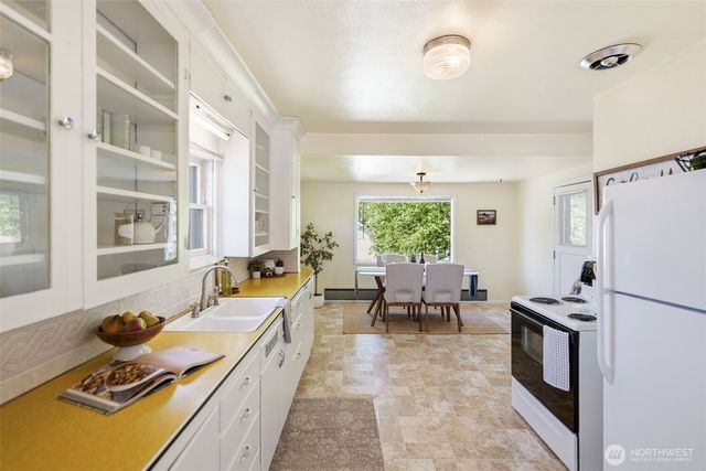 5222 S I Street, Tacoma, WA 98408