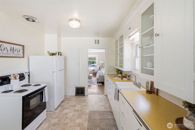 5222 S I Street, Tacoma, WA 98408