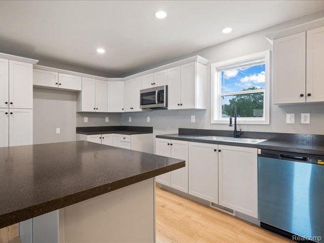 4351 Bridgeport Court, Inkster, MI 48141
